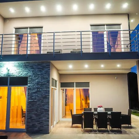 Isabella * オパティヤ