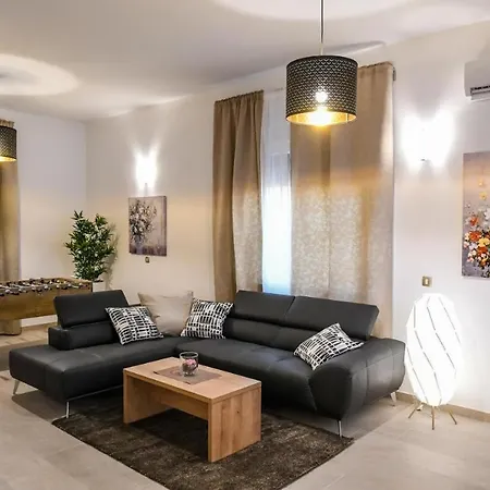 Isabella Вилла *