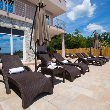 Isabella Вилла *